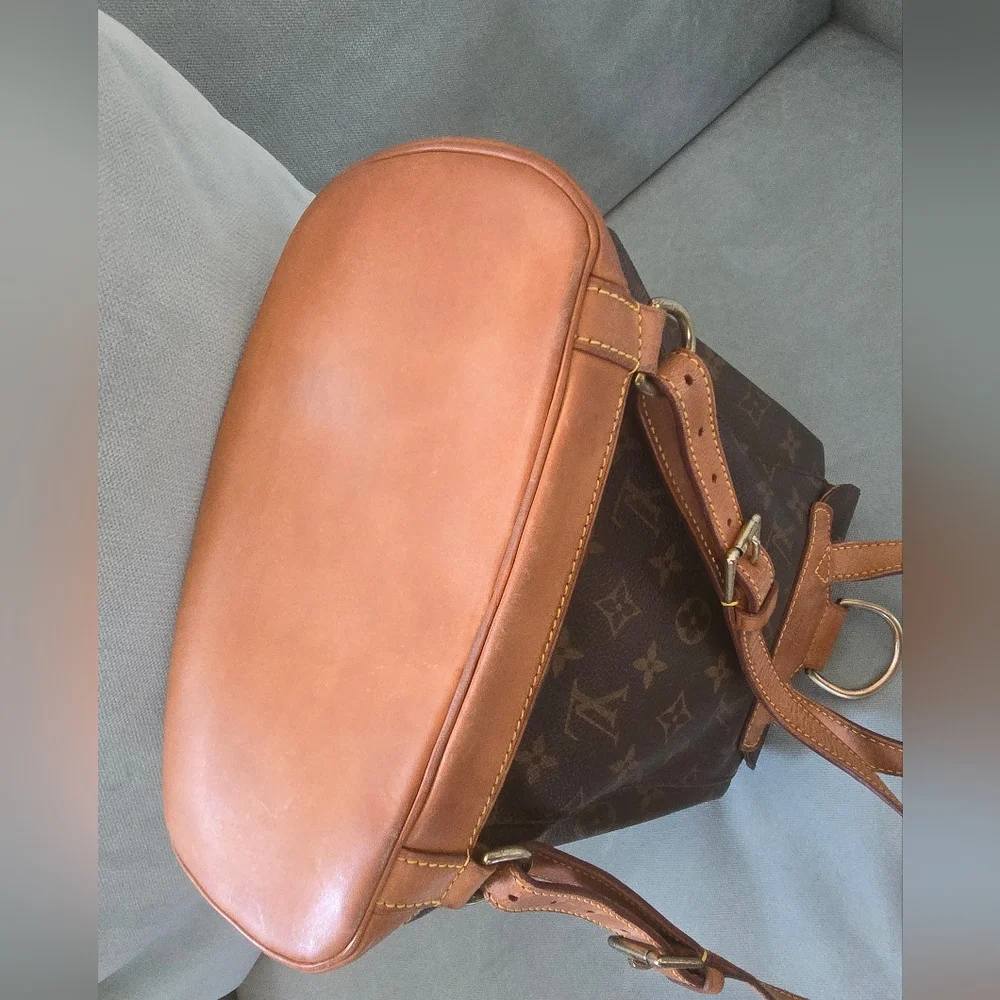 LOUIS VUITTON Montsouris MM Backpack Monogram Canvas - Picture 6 of 17